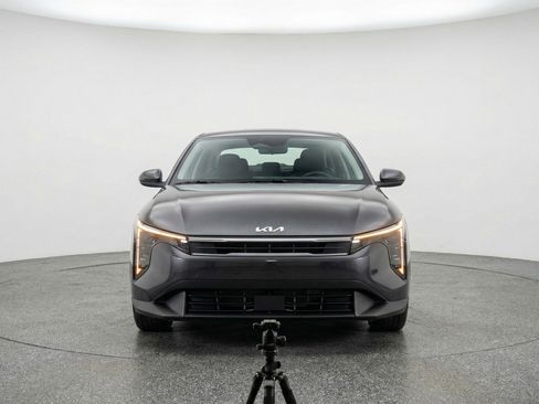 Used 2025 Kia K4 LXS image 2