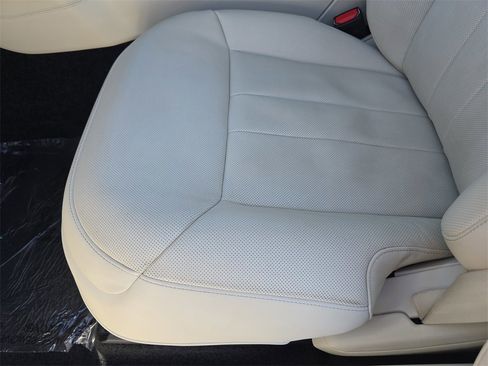 Certified 2024 Land Rover Range Rover SV image 30