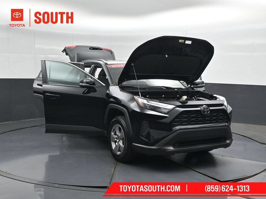 Used 2025 Toyota RAV4 XLE AWD/4WD image 54