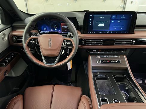 New 2025 Lincoln Aviator Reserve w/ Equipment Group 201A image 8