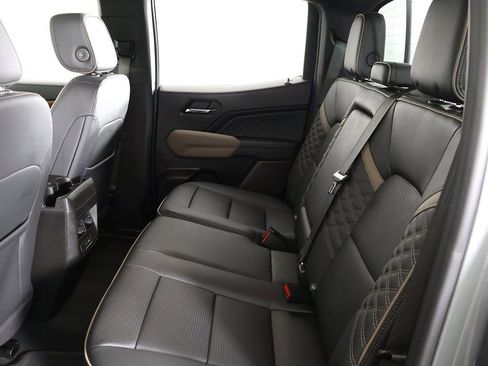 Used 2023 GMC Canyon Denali image 39