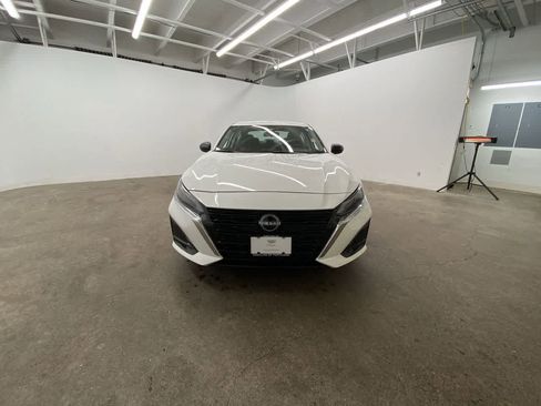 Used 2025 Nissan Altima 2.5 SV FWD image 9