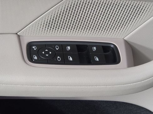 Used 2023 Porsche Taycan RWD image 19