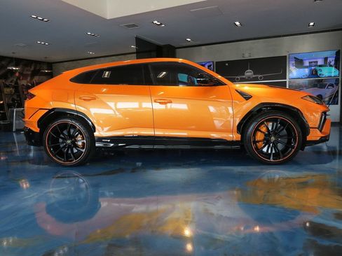 Used 2024 Lamborghini Urus S AWD/4WD image 11