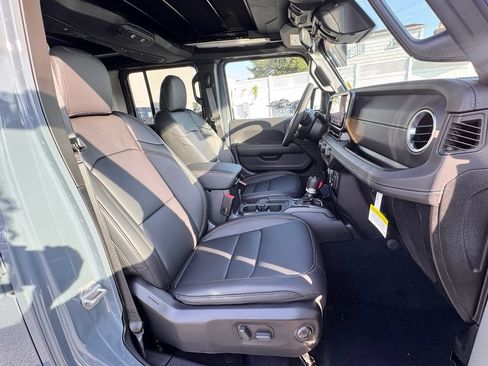 New 2026 Jeep Wrangler Unlimited Sahara AWD/4WD image 18