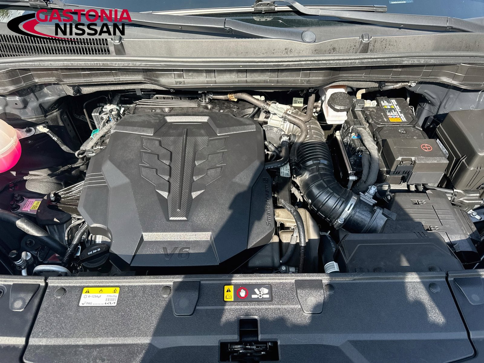 Used 2025 Kia Carnival FWD image 40