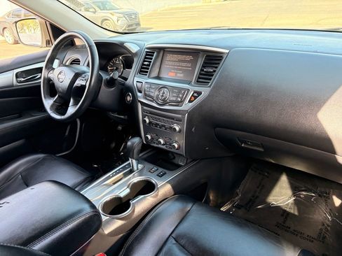 Used 2019 Nissan Pathfinder SL FWD image 13