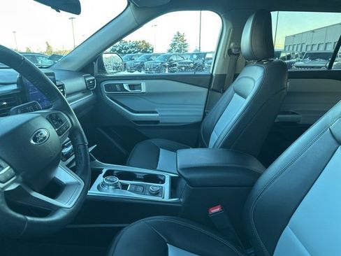 Used 2023 Ford Explorer XLT w/ Equipment Group 202A image 7