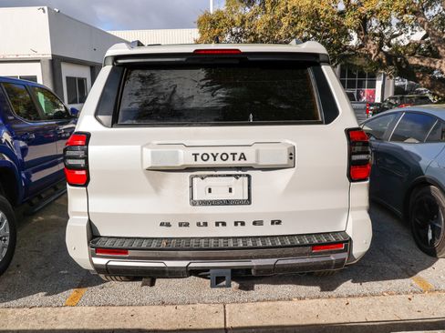 Used 2025 Toyota 4Runner Limited image 9