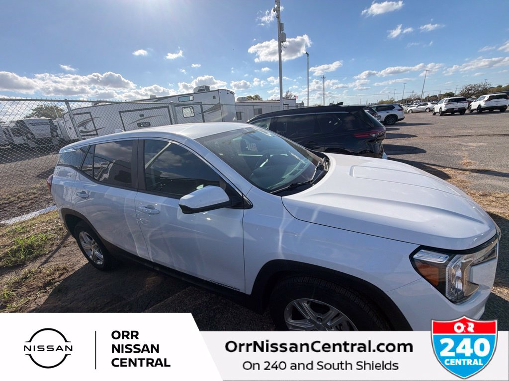 Used 2024 GMC Terrain SLE AWD/4WD image 3