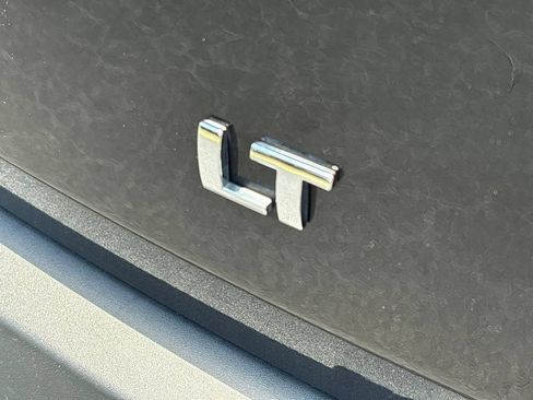 Used 2022 Chevrolet Traverse LT FWD image 28