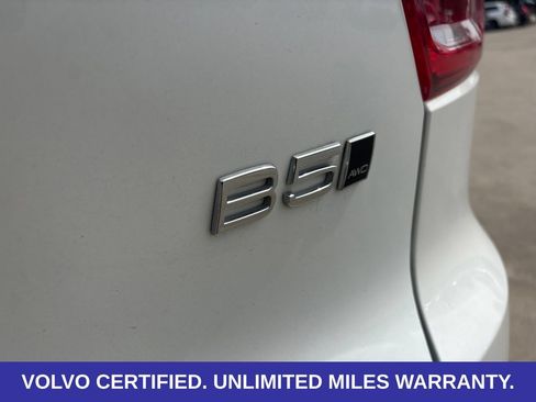 Used 2025 Volvo XC40 B5 Plus AWD/4WD image 9