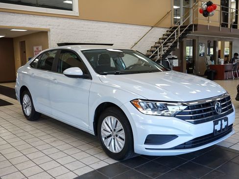 Used 2019 Volkswagen Jetta R-Line FWD image 17