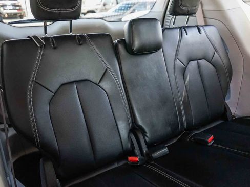 Used 2024 Chrysler Pacifica Touring-L image 16