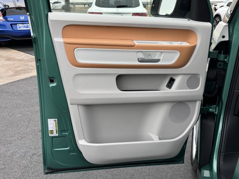 Used 2025 Volkswagen ID. Buzz 1st Edition image 13