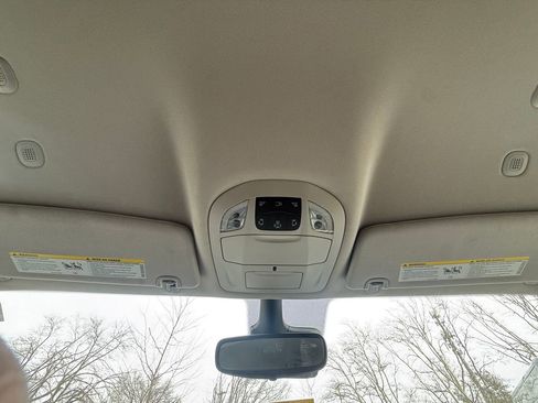 Used 2024 Chrysler Pacifica Touring-L image 27