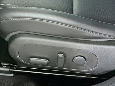 Used 2024 Hyundai Kona Limited image 22