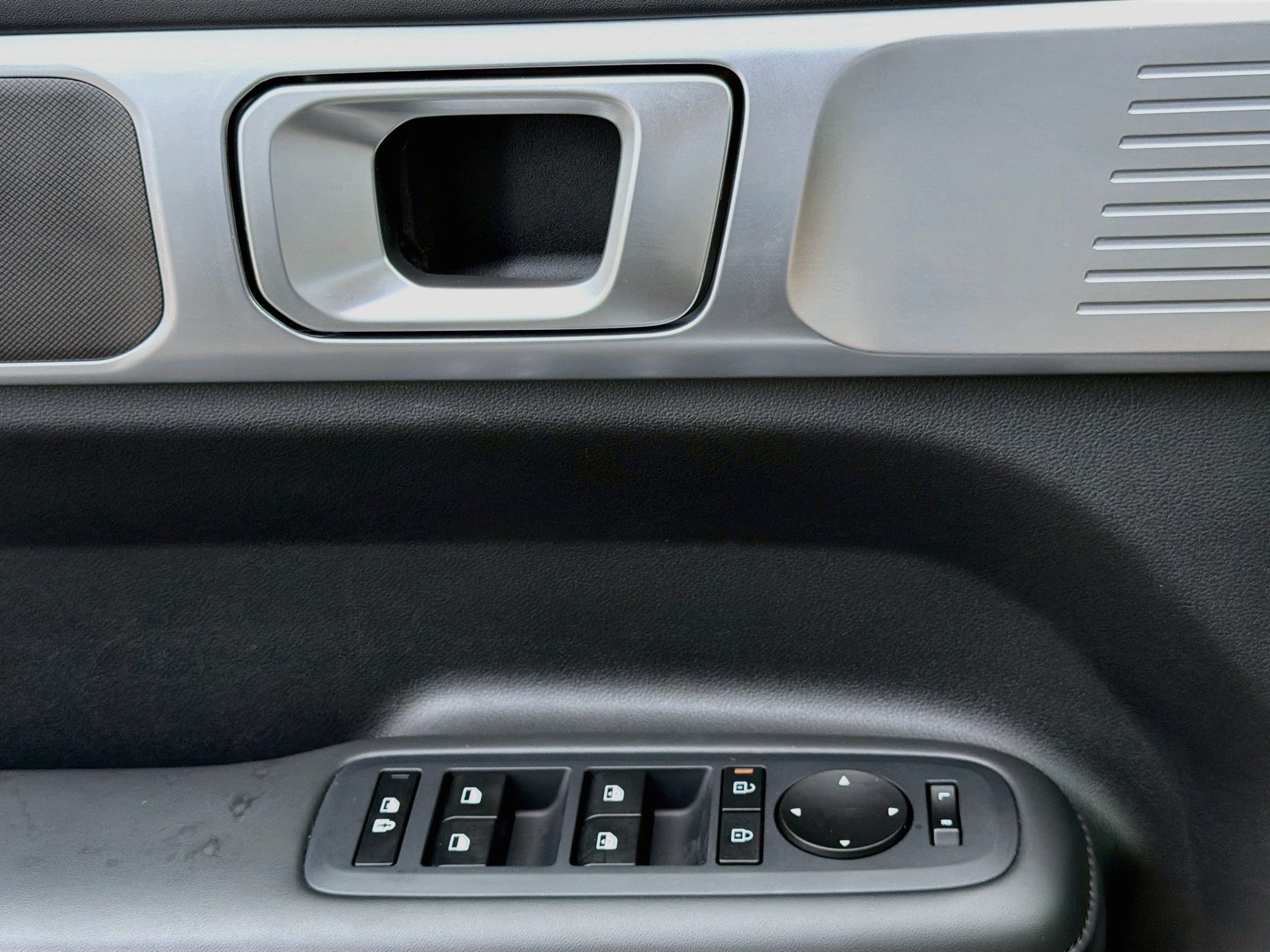 Used 2024 Hyundai Santa Fe SEL FWD image 24
