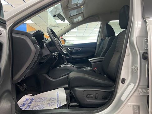 Used 2018 Nissan Rogue SV AWD/4WD image 17