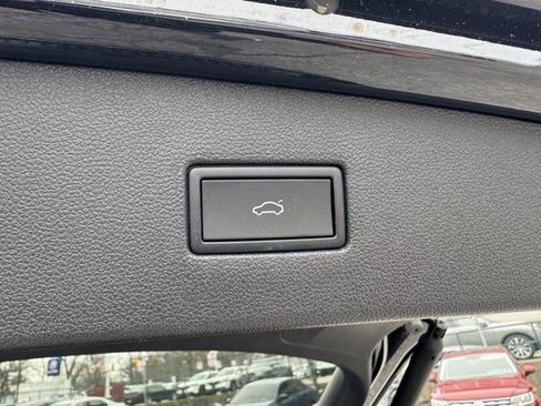 Certified 2023 Volkswagen Tiguan SEL R-Line image 35