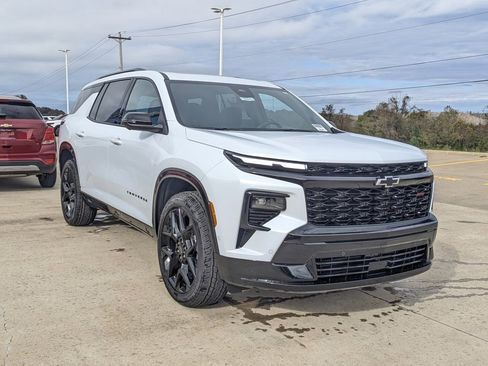 New 2026 Chevrolet Traverse RS w/ LPO, Floor Liner Package image 5