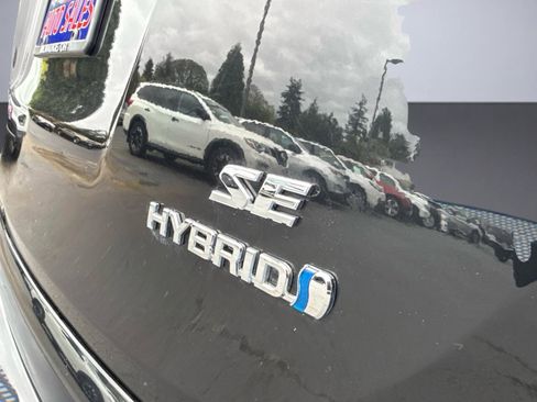 Used 2018 Toyota RAV4 SE w/ Advanced Technology Package AWD/4WD image 6