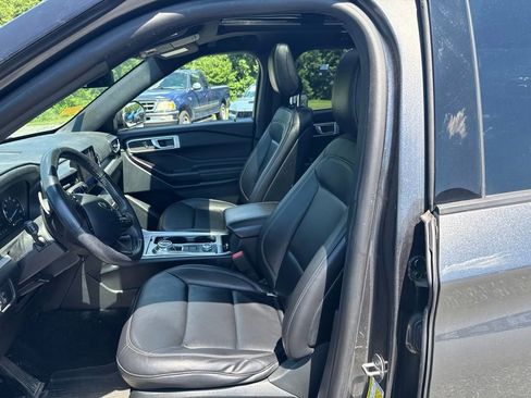 Used 2020 Ford Explorer XLT w/ Equipment Group 202A AWD/4WD image 11