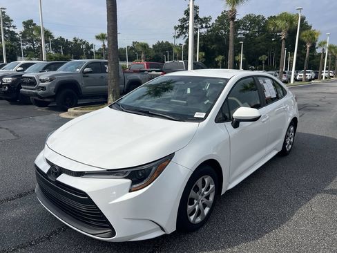 Used 2026 Toyota Corolla LE FWD image 5