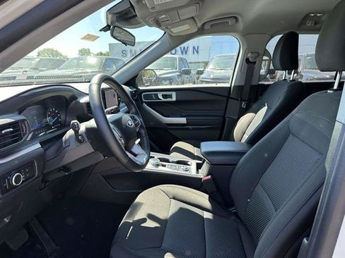 Used 2023 Ford Explorer XLT AWD/4WD image 34