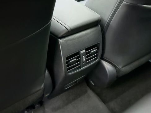 Used 2024 Toyota Corolla Cross XSE w/ Convenience Package image 25