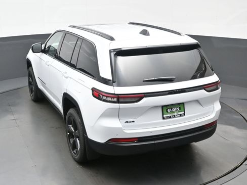 New 2025 Jeep Grand Cherokee Altitude AWD/4WD image 20