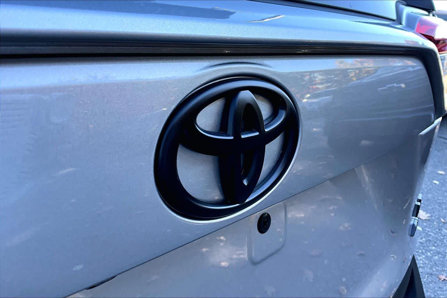Certified 2025 Toyota RAV4 LE AWD/4WD image 29