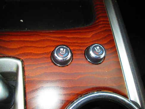 Used 2017 Nissan Pathfinder Platinum image 21