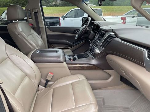 Used 2019 Chevrolet Tahoe LT w/ Luxury Package RWD image 9