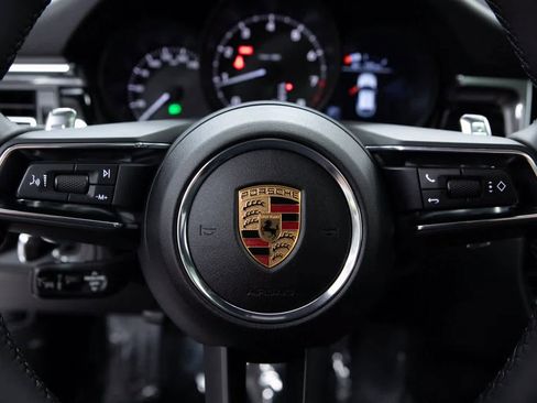 Certified 2025 Porsche Macan image 14