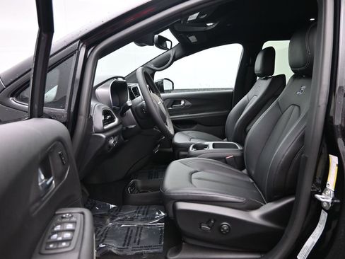 New 2026 Chrysler Pacifica Select image 21