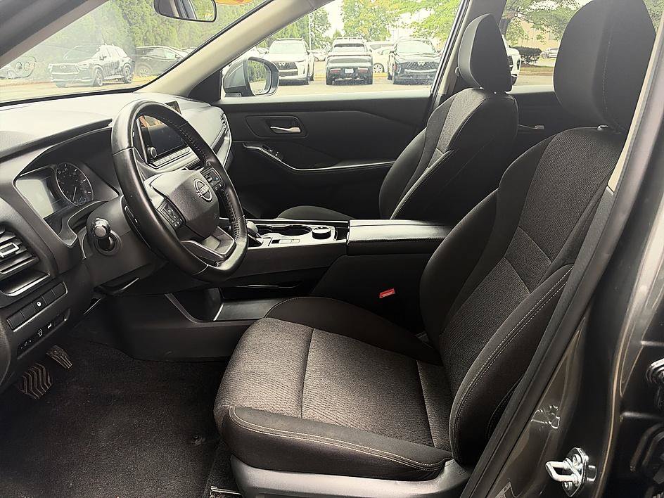 Used 2025 Nissan Rogue SV AWD/4WD image 11