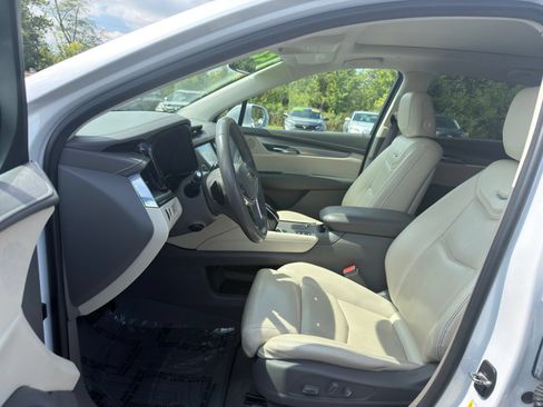 Used 2017 Cadillac XT5 Premium Luxury w/ LPO, Wheel Lock Package AWD/4WD image 9