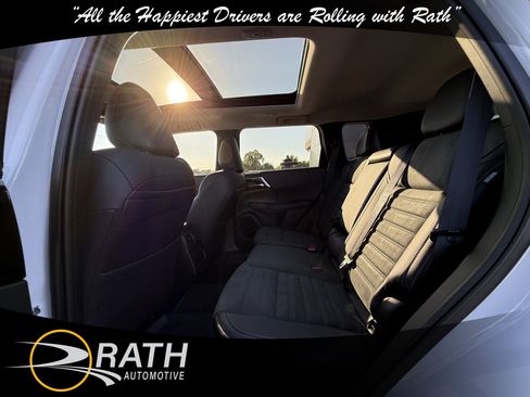 New 2025 Mitsubishi Outlander SE image 18