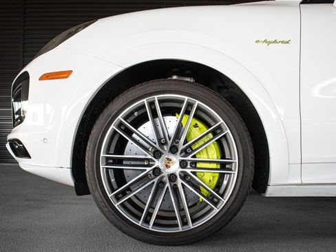 Used 2022 Porsche Cayenne Turbo S AWD/4WD image 12