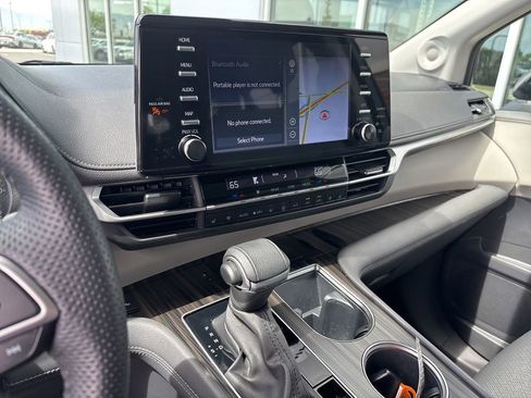 Used 2023 Toyota Sienna Limited AWD/4WD image 9