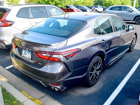 Used 2021 Toyota Camry SE FWD image 5