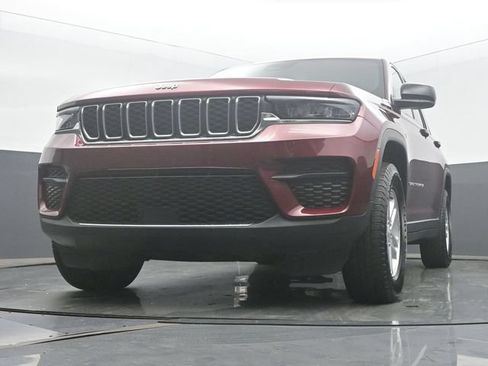 Used 2024 Jeep Grand Cherokee Laredo AWD/4WD image 44