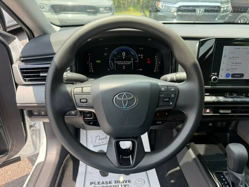 Used 2026 Toyota Camry LE FWD image 5