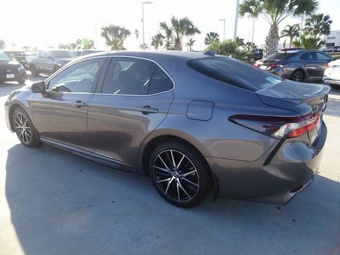 Used 2024 Toyota Camry SE image 6
