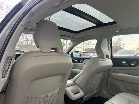 Used 2025 Volvo S60 B5 Plus image 25