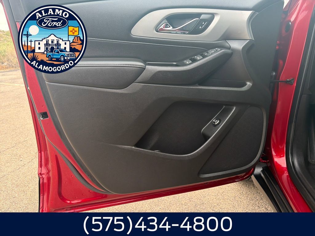 Used 2023 Chevrolet Traverse LT AWD/4WD image 10