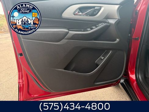 Used 2023 Chevrolet Traverse LT AWD/4WD image 10