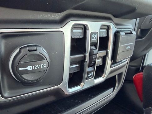 Used 2025 Jeep Wrangler Unlimited Sahara AWD/4WD image 6