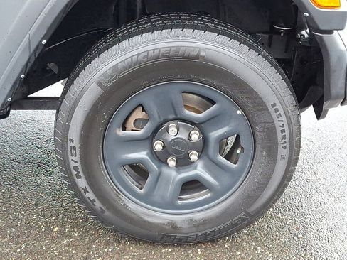 Used 2022 Jeep Gladiator Sport image 9